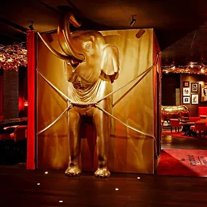 The Vagabond Club, A Tribute Portfolio Singapour